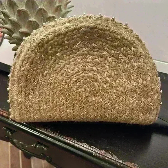 Lulus Exceptionally Sunny Embroidered Half Moon clutch‎ NWT - Picture 4 of 8